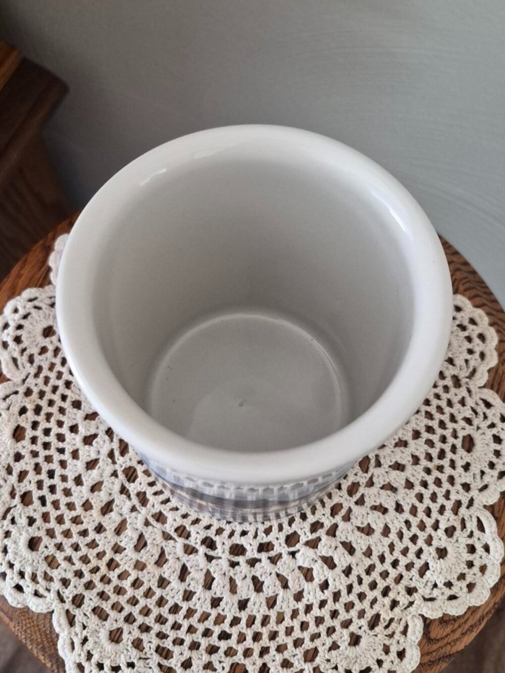 Longaberger Pottery 'Homestead' Crock with Lid - Picture 4 of 7